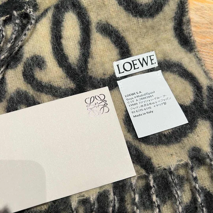 Loewe マフラー 新品